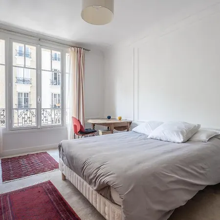 Hotel Private In Beautiful & Bright In Parijs