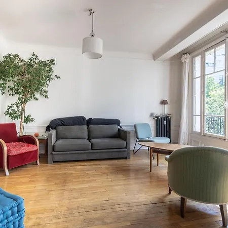 Private In Beautiful & Bright In Hotel Parijs