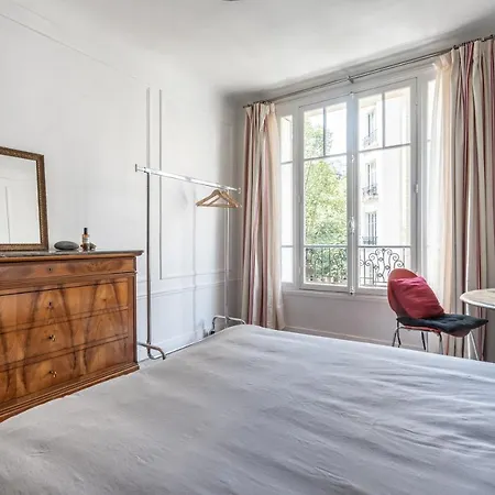 Private In Beautiful & Bright In Hotel Parijs