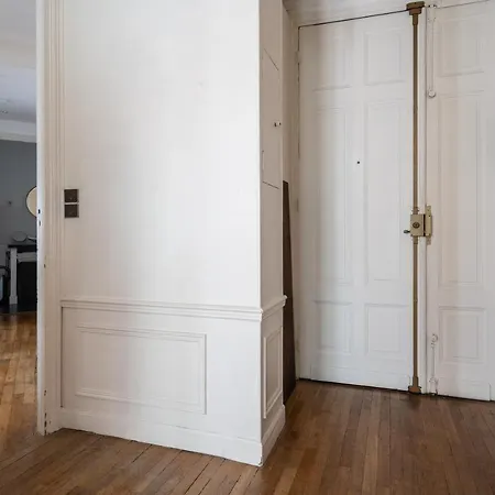 Private In Beautiful & Bright In Parijs
