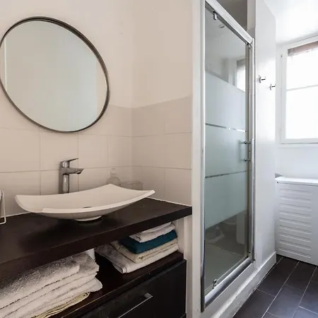 Hotel Private In Beautiful & Bright In Parijs